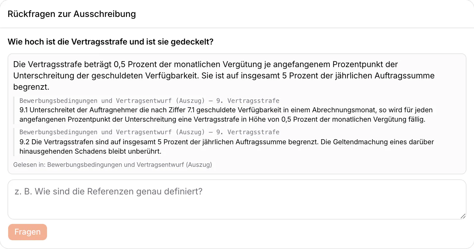 Rückfrage an eine Ausschreibung in Bieterfuchs: Auf die Frage nach der Vertragsstrafe antwortet die KI mit zwei wörtlichen Zitaten aus dem Vertragsentwurf samt Fundstelle
